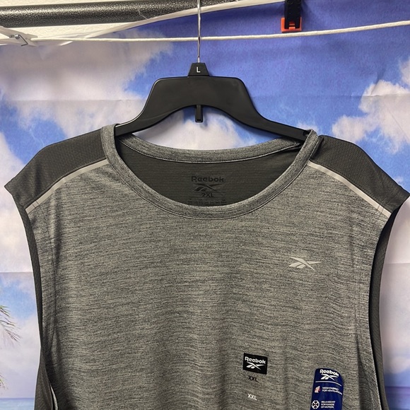 - Brand new with tags Men’s Reebok active tank top. Top has a small thread… - Picture 2 of 16